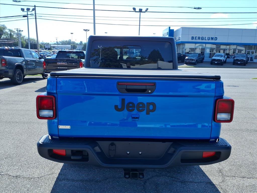 Used 2022 Jeep Gladiator Sport AWD/4WD image 5