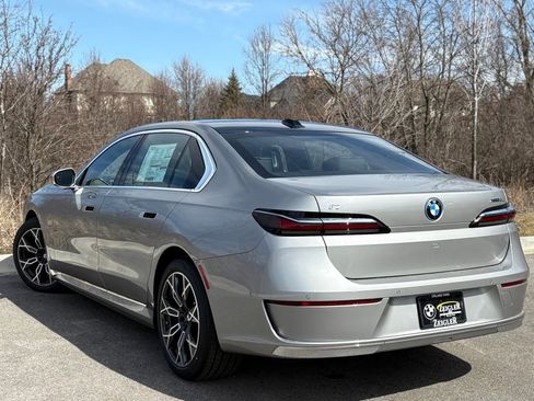 Used 2025 BMW i7 xDrive60 w/ Premium Package image 4