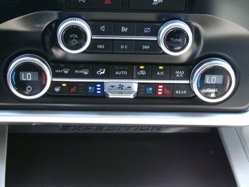 Used 2024 Ford Expedition Limited AWD/4WD image 24