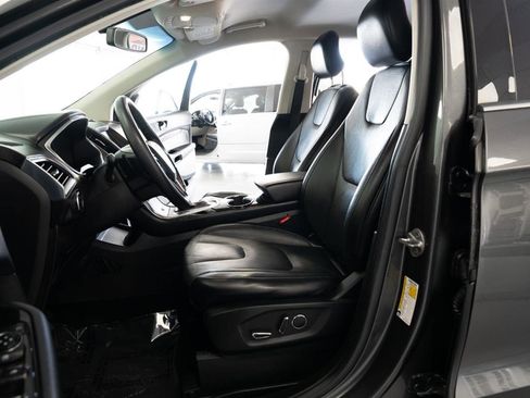 Used 2018 Ford Edge Titanium image 16