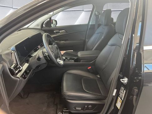 Used 2025 Kia Sportage EX image 7