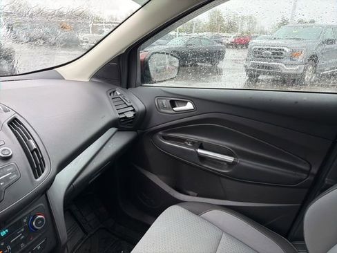 Used 2018 Ford Escape SE image 14
