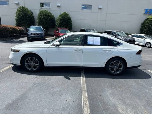 Certified 2023 Honda Accord EX image 6