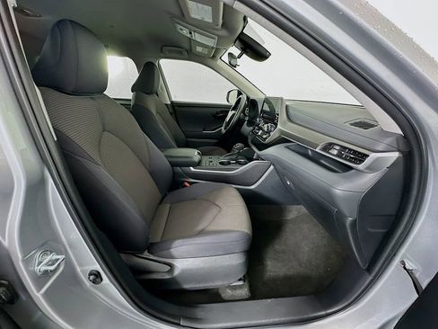 Used 2023 Toyota Highlander L FWD image 29