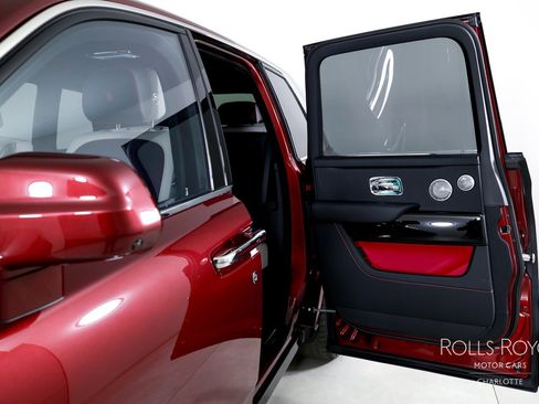 Certified 2025 Rolls-Royce Cullinan AWD/4WD image 17