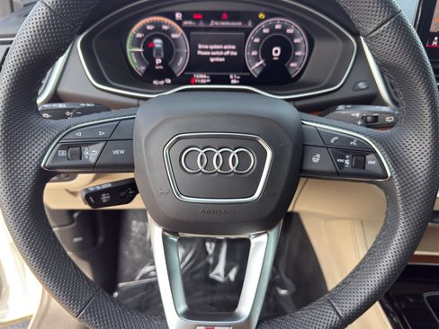 Used 2024 Audi Q5 e Premium Plus w/ Premium Plus Package AWD/4WD image 21