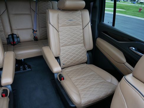 Certified 2022 Cadillac Escalade ESV Sport w/ Touring Package AWD/4WD image 14