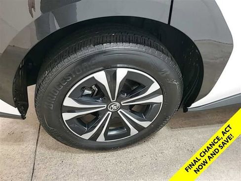 Used 2024 Toyota bZ4X AWD image 21