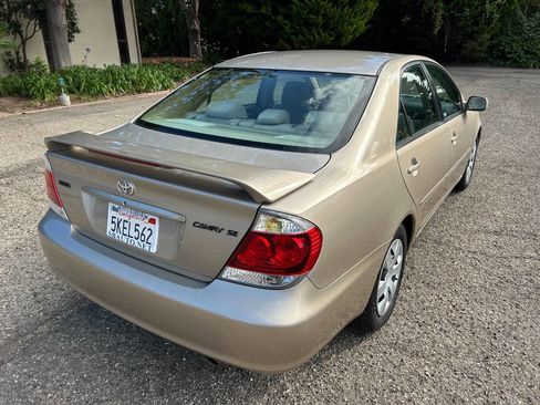 Used 2005 Toyota Camry SE FWD image 16