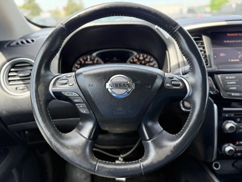 Used 2017 Nissan Pathfinder SV image 24