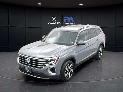 Used 2025 Volkswagen Atlas SE AWD/4WD image 35