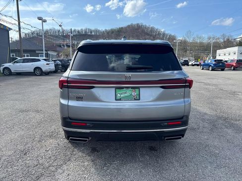 Used 2025 Buick Enclave Preferred AWD/4WD image 4
