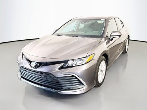 Used 2024 Toyota Camry LE FWD image 4