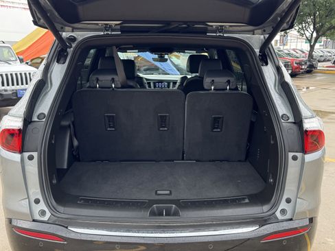 Used 2024 Buick Enclave Premium image 9