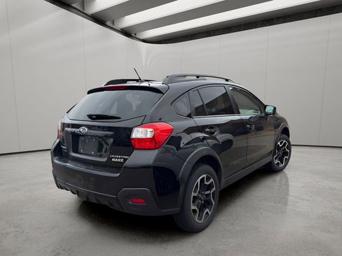 Used 2017 Subaru Crosstrek 2.0i Premium w/ Moonroof Package image 4