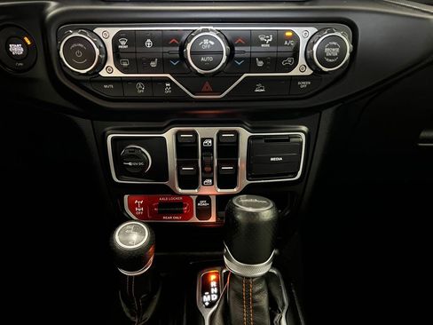 Used 2021 Jeep Gladiator Mojave AWD/4WD image 16