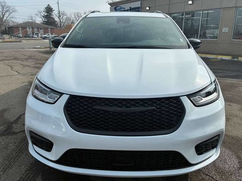 Used 2026 Chrysler Pacifica Limited w/ S Appearance Package image 2