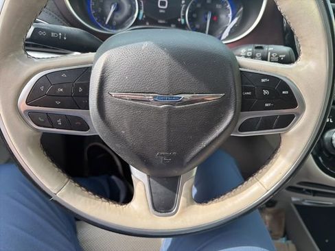 Used 2020 Chrysler Pacifica Limited FWD image 11