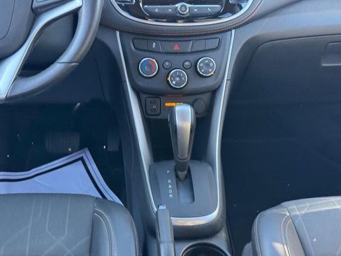 Used 2022 Chevrolet Trax LT w/ Sport Edition image 14