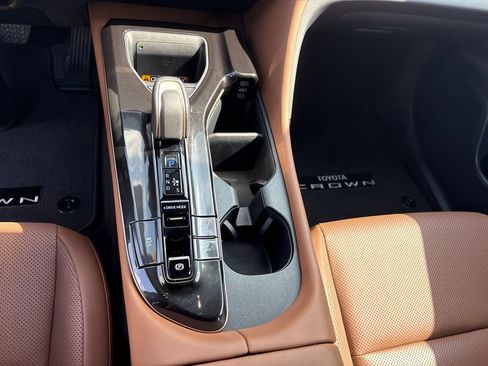 Used 2025 Toyota Crown Signia AWD/4WD image 15