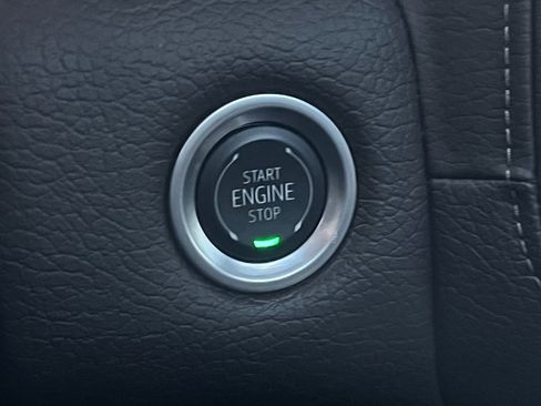 Used 2024 GMC Yukon XL Denali image 64