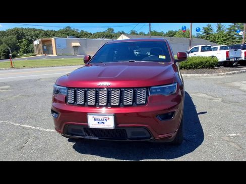 Used 2019 Jeep Grand Cherokee Altitude AWD/4WD image 3