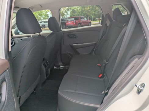 Used 2023 Nissan Rogue S FWD image 14