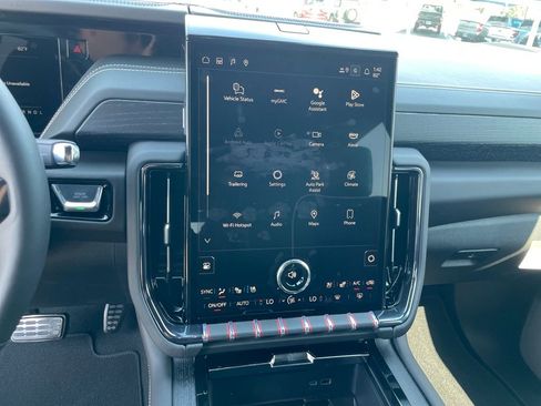 New 2025 GMC Yukon AT4 Ultimate image 18