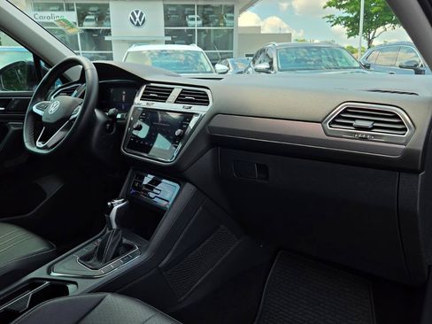 Certified 2023 Volkswagen Tiguan SE w/ Panoramic Sunroof Package FWD image 51