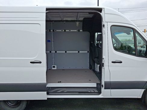 Used 2024 Mercedes-Benz Sprinter 2500 image 8