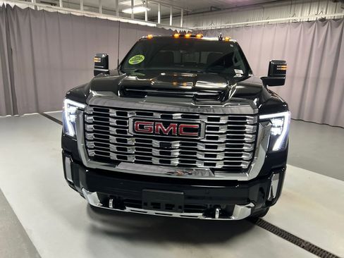 Used 2024 GMC Sierra 2500 Denali w/ Denali Reserve Package image 2