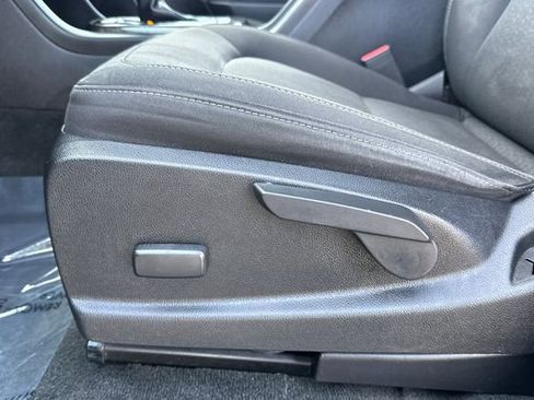 Used 2018 GMC Canyon SLE w/ SLE Convenience Package image 13