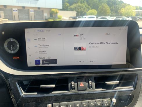 Used 2025 Lexus ES 350 Ultra Luxury w/ Accessory Package (Z2) FWD image 23