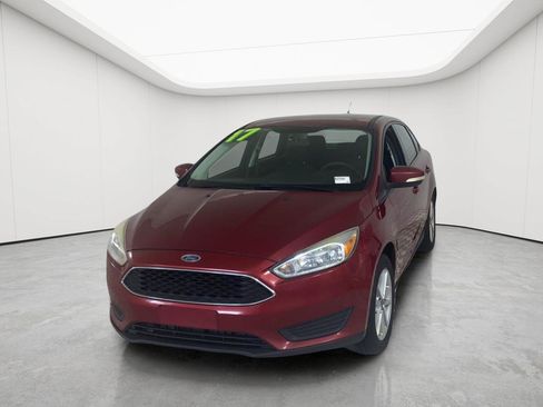 Used 2017 Ford Focus SE FWD image 3