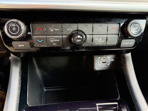 Certified 2025 Jeep Compass Limited AWD/4WD image 26