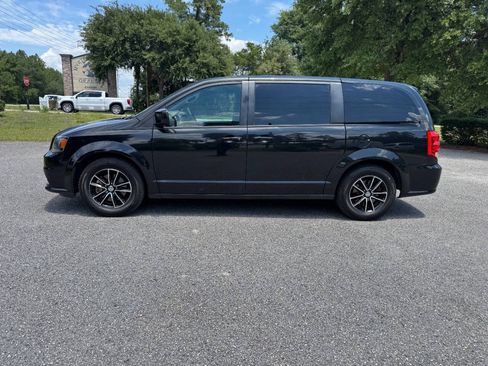 Used 2018 Dodge Grand Caravan GT FWD image 3