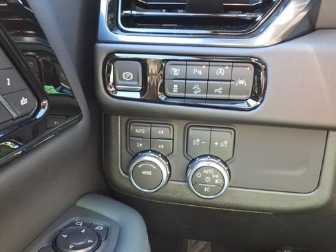 New 2026 GMC Yukon XL AT4 image 21