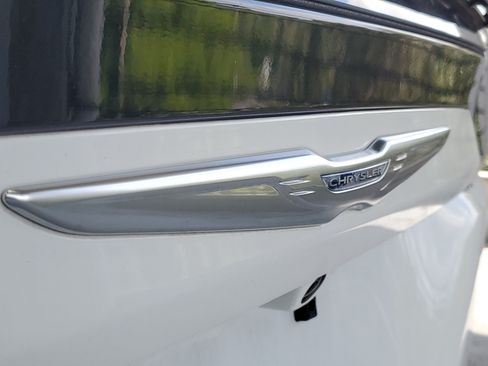 Used 2017 Chrysler Pacifica LX FWD image 5