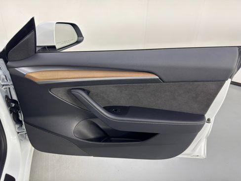 Used 2023 Tesla Model 3 Standard Range image 43