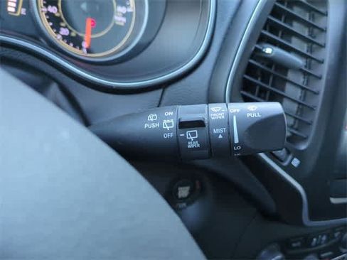 Used 2020 Jeep Cherokee Latitude Plus image 26