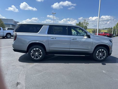 New 2026 Chevrolet Suburban LT w/ Comfort Package AWD/4WD image 8
