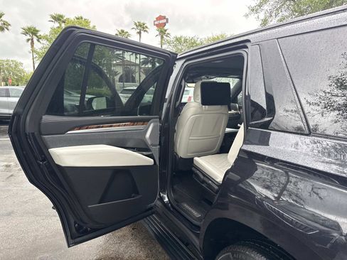 Used 2025 Cadillac Escalade Sport Platinum AWD/4WD image 14