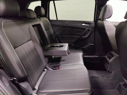 Certified 2022 Volkswagen Tiguan SE R-Line image 20