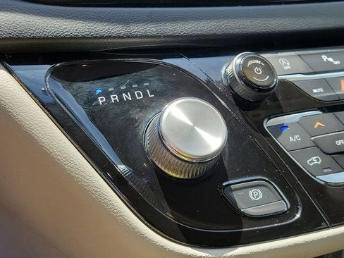Used 2018 Chrysler Pacifica Touring-L FWD image 30