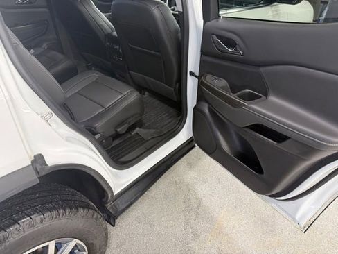 Used 2023 GMC Acadia SLT w/ Preferred Package image 21