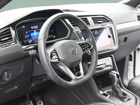 Used 2024 Volkswagen Tiguan SE R-Line FWD image 12