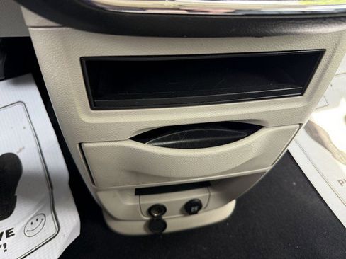 Used 2015 Chrysler Town & Country Touring-L w/ Driver Convenience Group FWD image 35