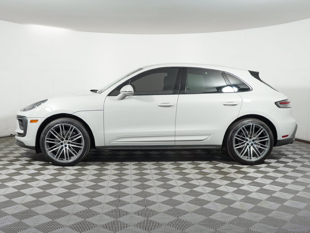 Certified 2023 Porsche Macan AWD/4WD image 2