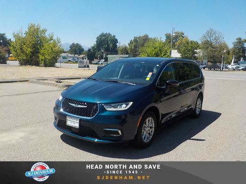 Used 2024 Chrysler Pacifica Touring-L FWD image 1