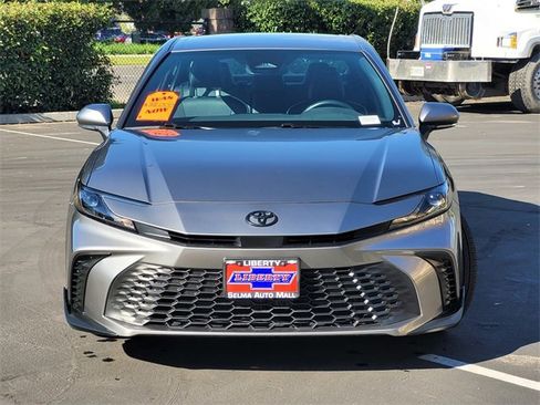 Used 2025 Toyota Camry SE image 3